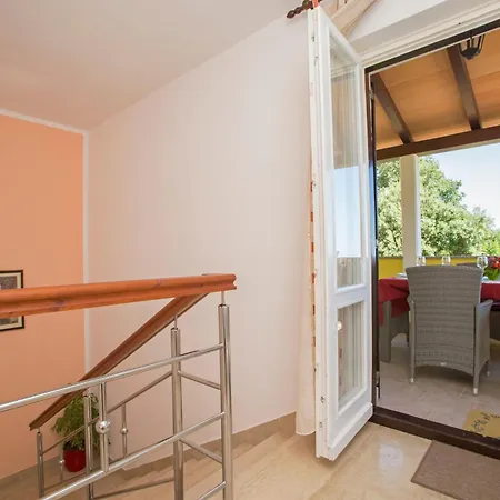 Mit Eigenem Pool Und Schoenem Meerblick By Interhome