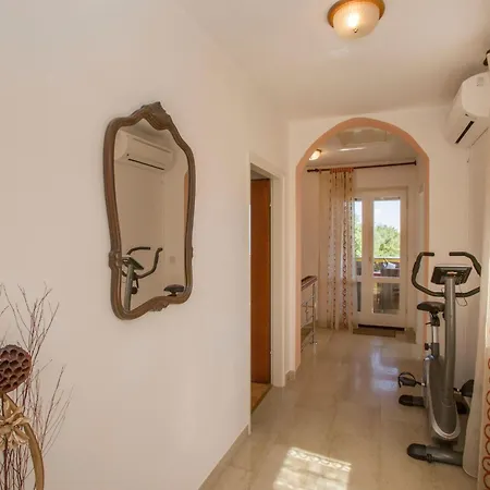 בית נופש Mit Eigenem Pool Und Schoenem Meerblick By Interhome *