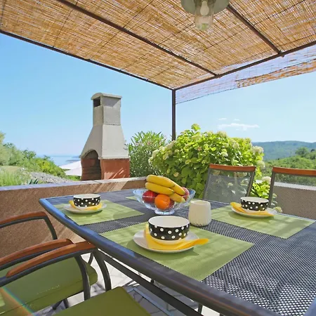 Mit Eigenem Pool Und Schoenem Meerblick By Interhome