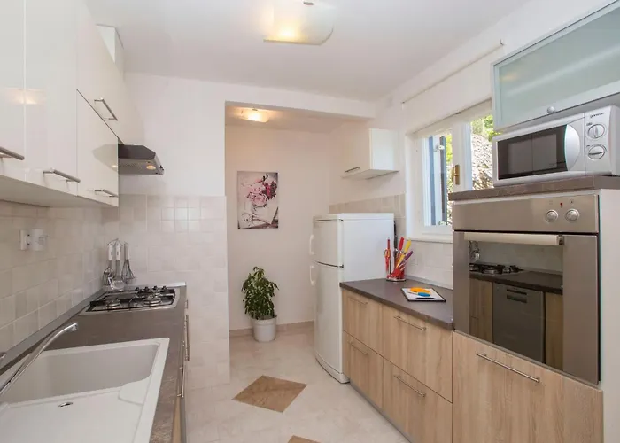 Mit Eigenem Pool Und Schoenem Meerblick By Interhome Hébergement de vacances *