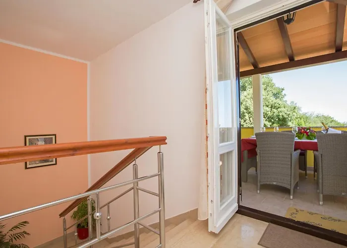 Mit Eigenem Pool Und Schoenem Meerblick By Interhome
