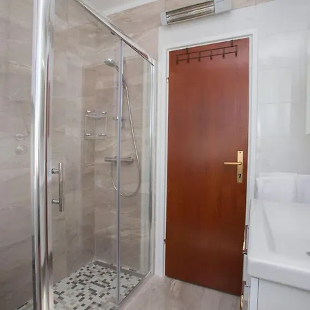 Mit Eigenem Pool Und Schoenem Meerblick By Interhome